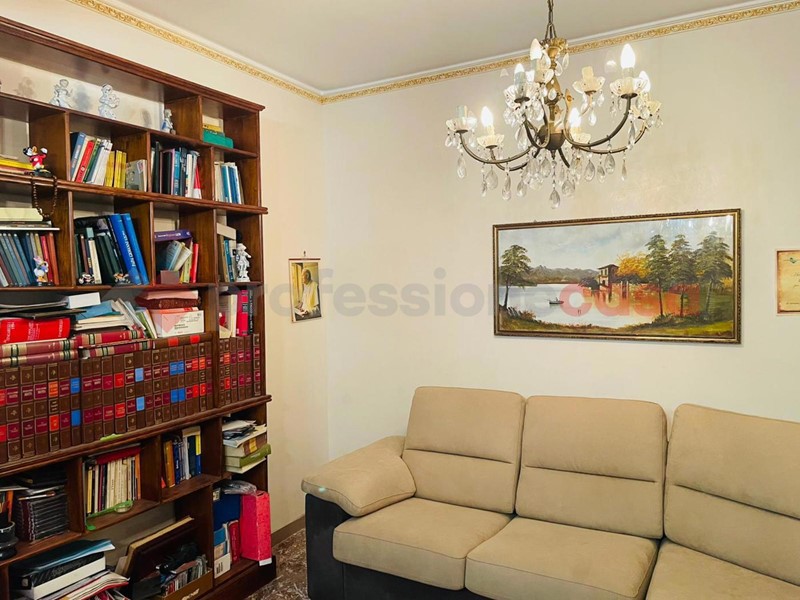 Trilocale in Vendita a Reggio Calabria, 45'000&euro;, 116 m², arredato, con Box