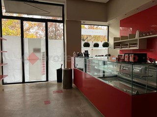 Negozio in Affitto a Arezzo, 1'200€, 65 m²