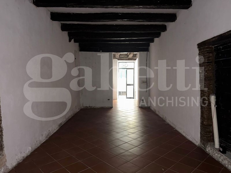 Negozio in Vendita a Nettuno, 88'000&euro;, 45 m²
