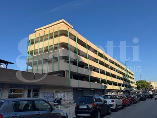 Negozio in Vendita a Bari, 180'000&euro;, 180 m²