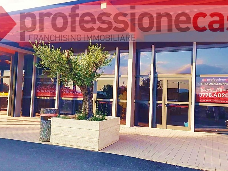 Negozio in Affitto a Castrocielo, 750&euro;, 75 m²