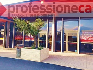 Negozio in Affitto a Castrocielo, 750&euro;, 75 m²