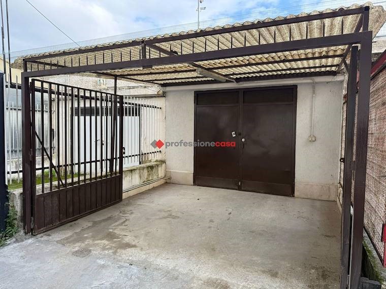 Trilocale in Vendita a Foggia, 90'000&euro;, 90 m², con Box
