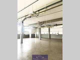 Capannone in Vendita a Bagno a Ripoli, zona Grassina, 340'000&euro;, 300 m²