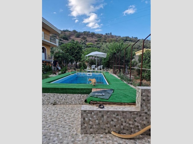 Casa Indipendente in Vendita a Santa Teresa di Riva, 995'000&euro;, 448 m², arredato, con Box