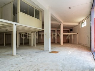 Casa Indipendente in Vendita a Catania, 350'000&euro;, 385 m², con Box