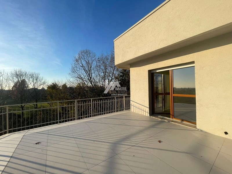 Trilocale in Vendita a Rovato, 250'000&euro;, 120 m², con Box