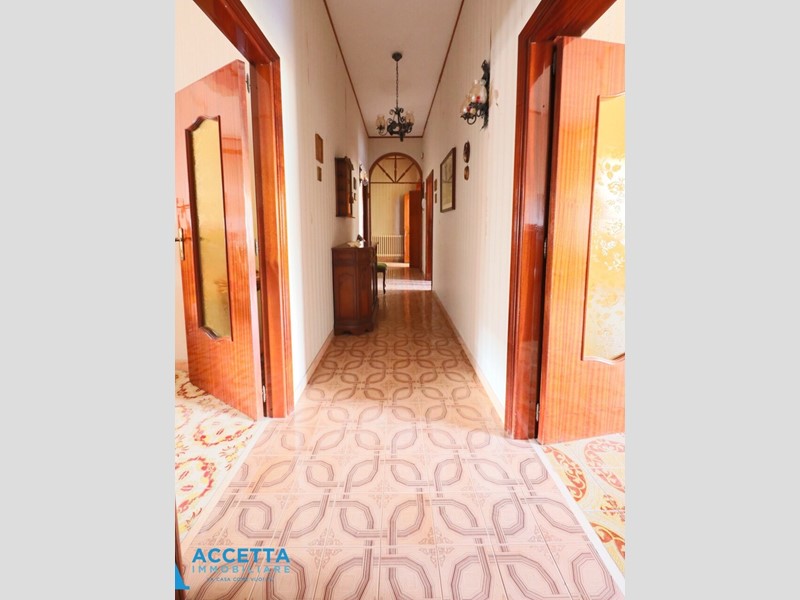 Casa Indipendente in Vendita a Taranto, zona Talsano, 139'000&euro;, 290 m²