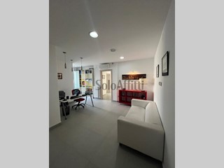Ufficio in Affitto a Napoli, zona Chiaia, 400&euro;, 20 m², arredato