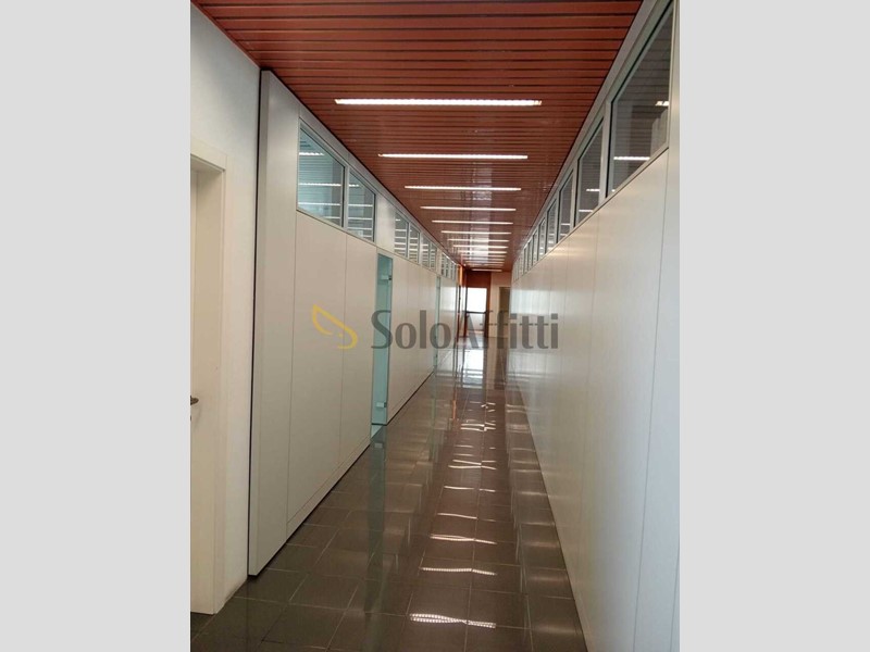 Ufficio in Affitto a Montemarciano, zona Marina, 700&euro;, 72 m²