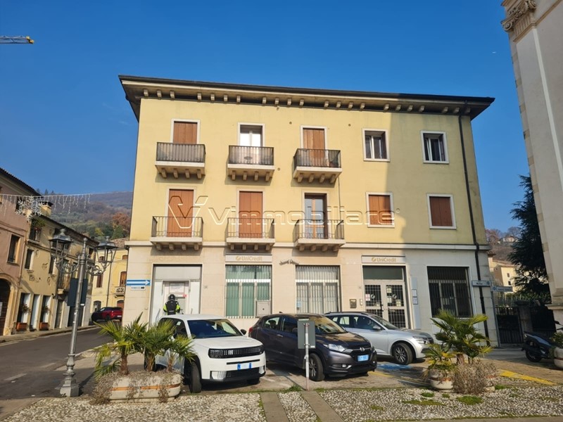 Quadrilocale in Vendita a Barbarano Mossano, 118'000&euro;, 95 m², con Box