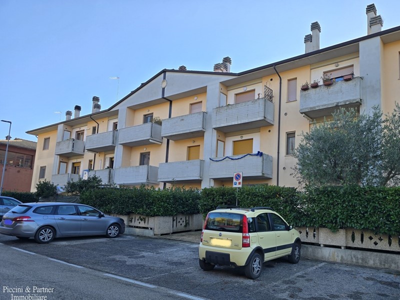 Appartamento in Vendita a Magione, zona Agello, 135'000&euro;, 102 m², con Box