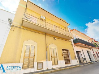 Appartamento in Vendita a Taranto, zona Talsano, 139'000€, 290 m²