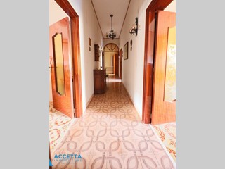 Immobile commerciale in Vendita a Taranto, zona Talsano, 139'000&euro;, 290 m²