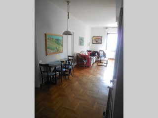 Trilocale in Affitto a Napoli, zona Chiaia, 1'200&euro;, 90 m², arredato