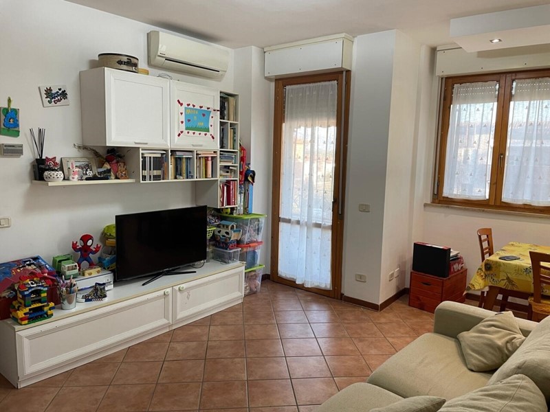 Trilocale in Vendita a Perugia, 114'000&euro;, 82 m², con Box