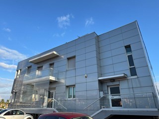 Ufficio in Affitto a Vado Ligure, 7'000&euro;, 800 m²