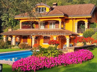Villa in Vendita a Alzano Lombardo, 1'300'000&euro;, 450 m²