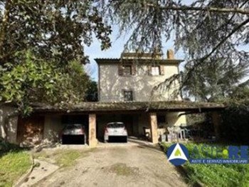 Appartamento in Vendita a Viterbo, 359'700&euro;, 296 m²