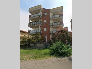 Negozio in Vendita a Trezzano sul Naviglio, 166'500&euro;, 224 m²