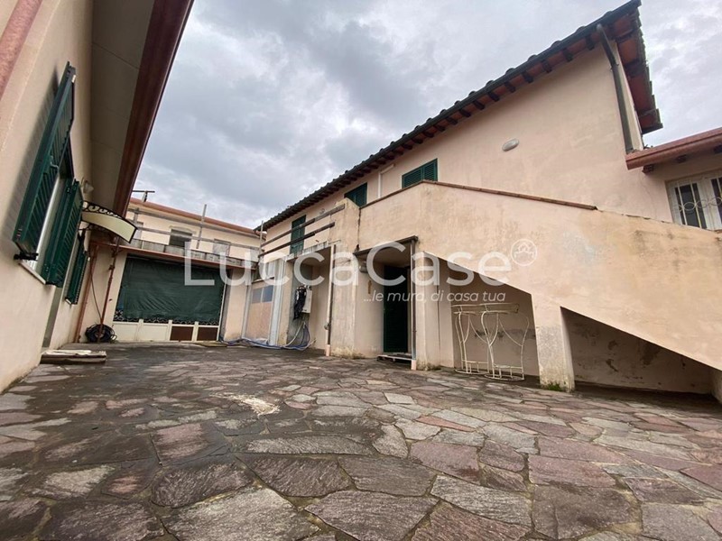 Appartamento in Vendita a Capannori, zona Toringo, 720'000&euro;, 540 m²