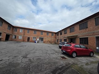 Capannone in Vendita a Capannori, zona Segromigno In Monte, 250'000&euro;, 810 m²