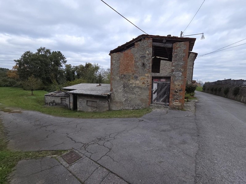 Casale in Vendita a Capannori, zona Colle di Compito, 35'000&euro;, 130 m²