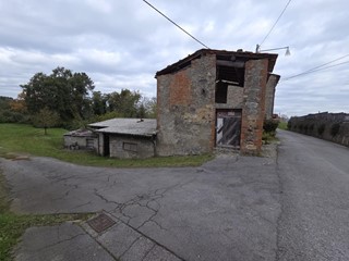 Casale in Vendita a Capannori, zona Colle di Compito, 35'000&euro;, 130 m²