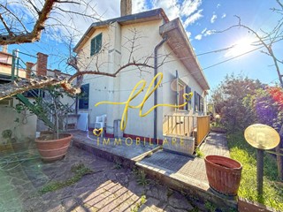 Casa Indipendente in Vendita a Cecina, 229'000&euro;, 140 m², con Box