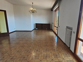 Quadrilocale in Vendita a Empoli, 220'000&euro;, 95 m², con Box