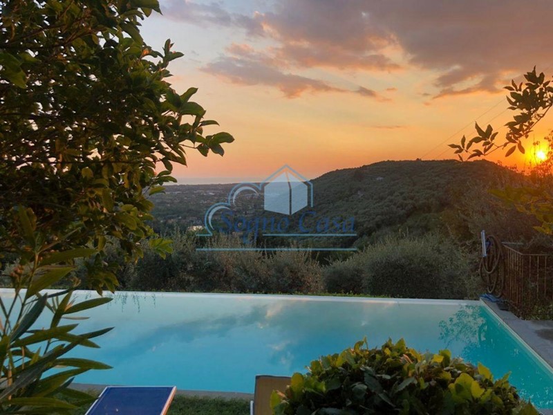 Casale in Vendita a Pietrasanta, 990'000&euro;, 200 m², arredato