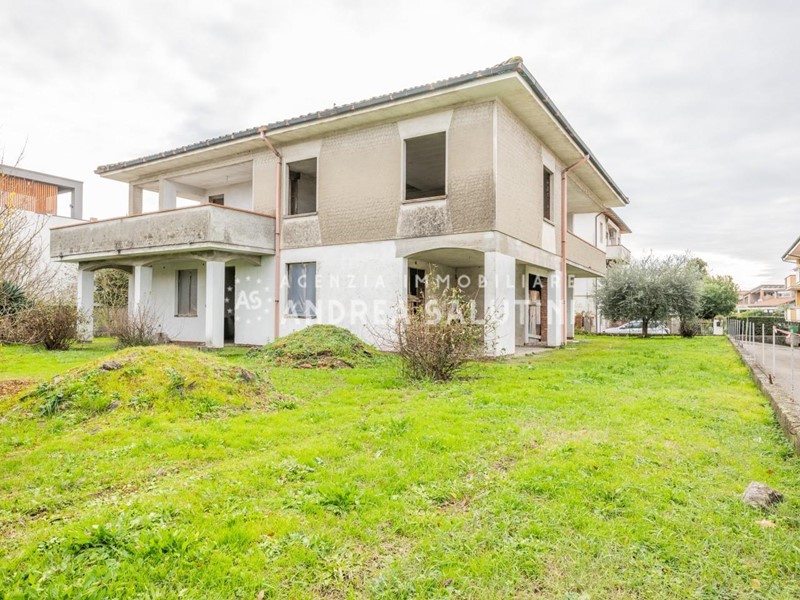 Villa in Vendita a Calcinaia, zona Oltrarno, 495'000&euro;, 268 m², con Box