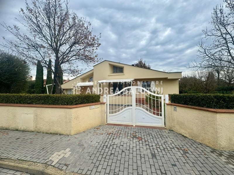 Villa in Vendita a Pontedera, 680'000&euro;, 230 m², arredato, con Box