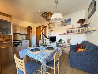 Trilocale in Vendita a Viareggio, zona Torre Del Lago Puccini, 169'000€, 55 m², arredato