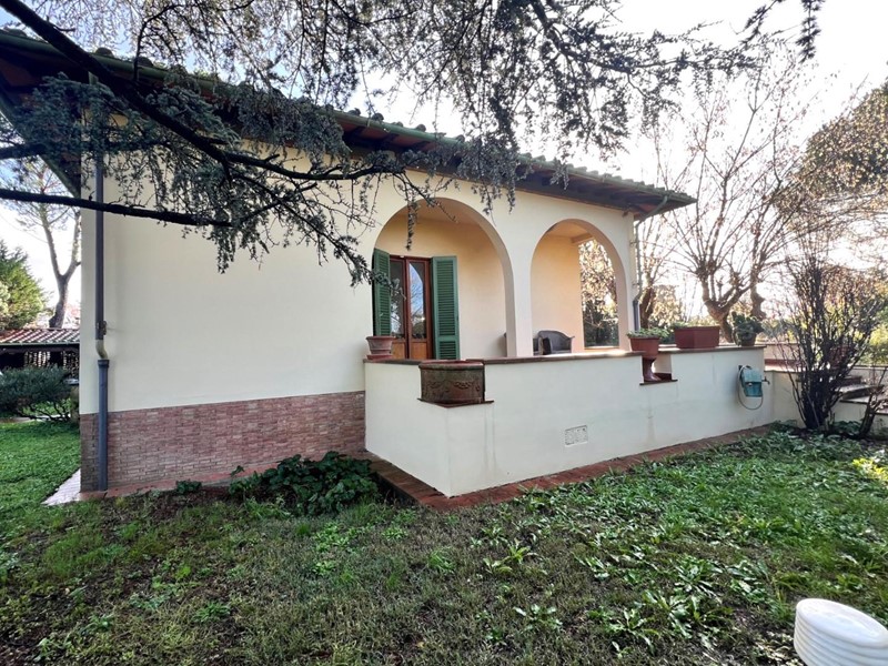 Villa in Vendita a Empoli, 650'000&euro;, 240 m², con Box