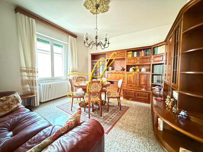 Quadrilocale in Vendita a Cecina, 240'000&euro;, 100 m², con Box