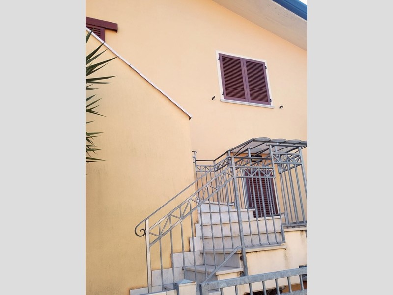 Appartamento in Vendita a Massa, zona Marina di Massa, 300'000€, 140 m², arredato