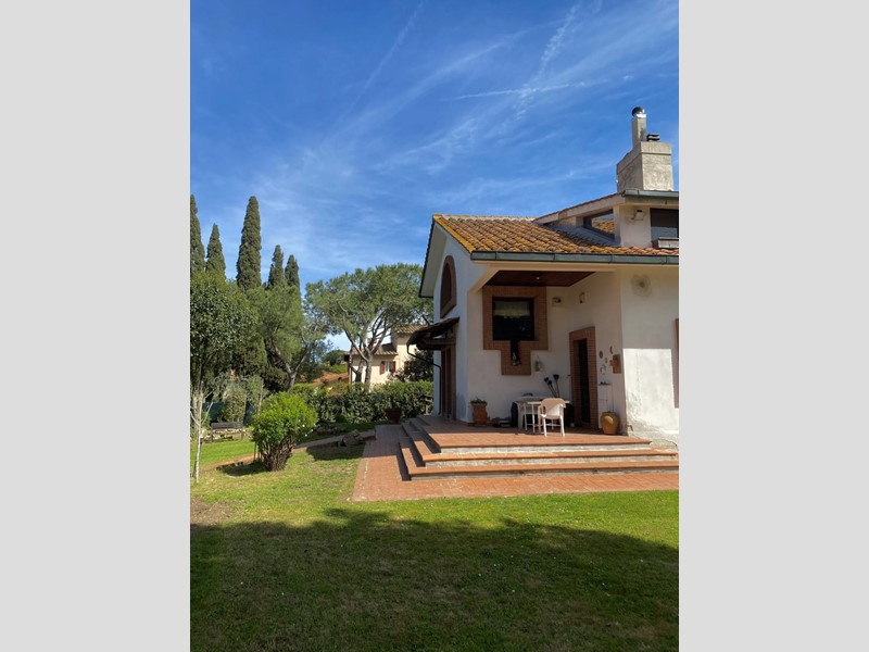 Casa Indipendente in Vendita a Peccioli, 395'000&euro;, 250 m², arredato