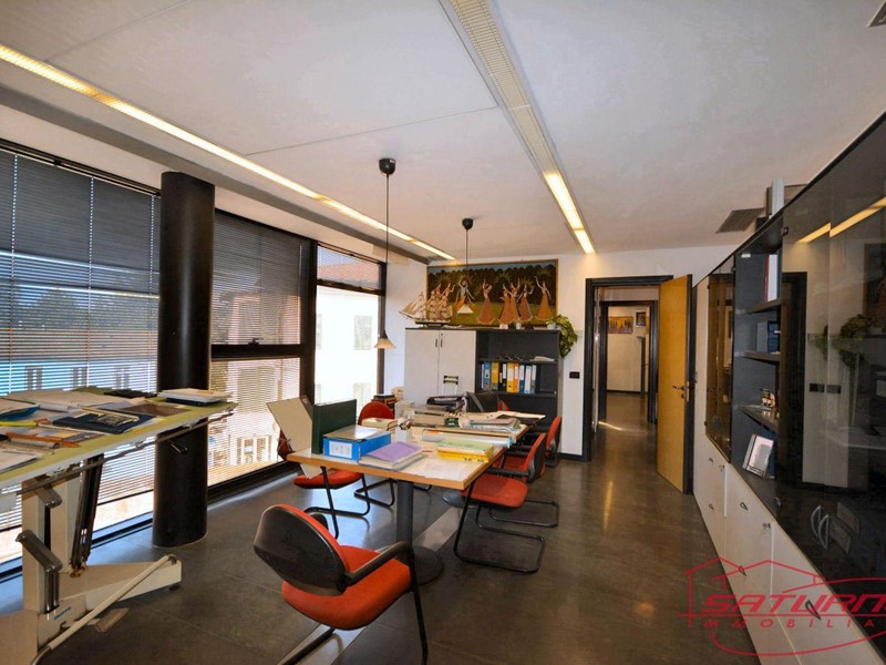 Ufficio in Vendita a Lucca, zona Sant'Anna, 280'000€, 100 m²