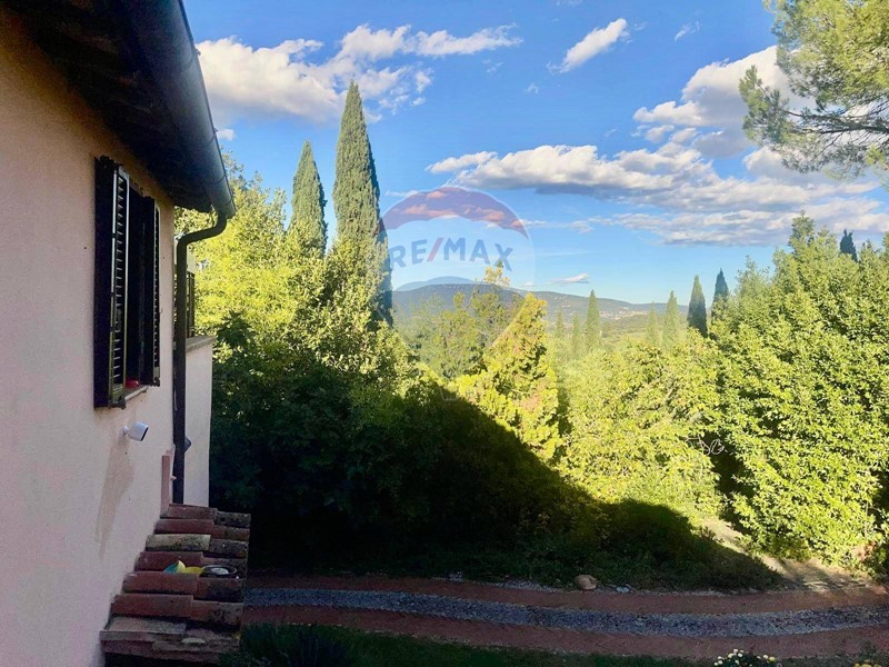 Villa in Vendita a Magione, 470'000&euro;, 320 m²