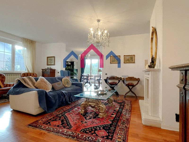 Villetta a schiera in Vendita a Borgo a Mozzano, 320'000&euro;, 290 m²