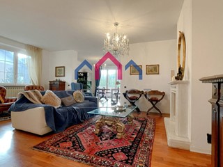 Villetta a schiera in Vendita a Borgo a Mozzano, 320'000&euro;, 290 m²