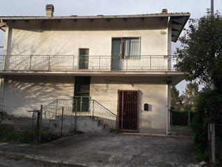 Casa Indipendente in Vendita a Vacri, 85'000&euro;, 240 m²