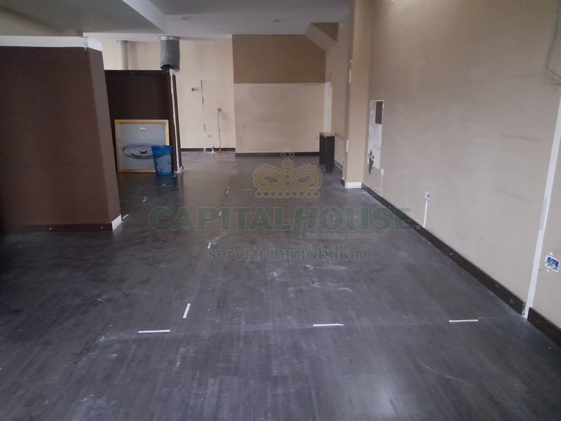 Immobile commerciale in Affitto a Caserta, 850&euro;, 130 m²
