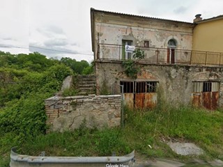 Casa Semi Indipendente in Vendita a Teramo, 55'000&euro;, 187 m²