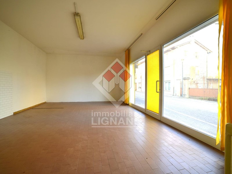 Negozio in Vendita a Palazzolo dello Stella, 50'000&euro;, 124 m²