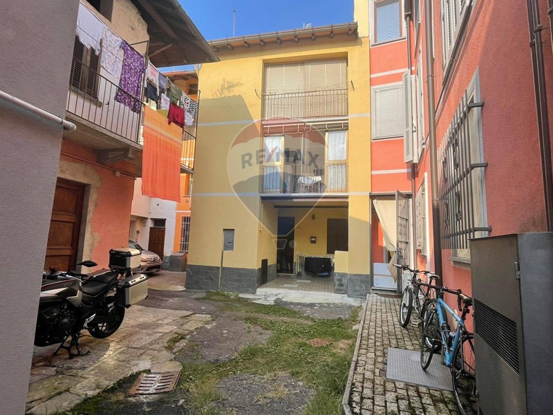 Casa Semi Indipendente in Vendita a Besano, 74'500&euro;, 106 m²