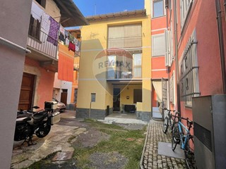 Casa Semi Indipendente in Vendita a Besano, 74'500&euro;, 106 m²