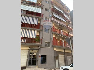 Appartamento in Vendita a Caltanissetta, 80'000&euro;, 129 m²