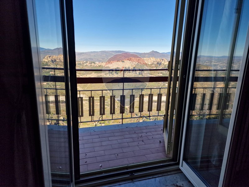 Appartamento in Vendita a Enna, 120'000&euro;, 129 m²